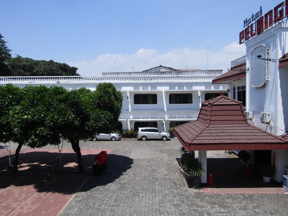 Hotel Pelangi Malang, Kayutangan Heritage Екстериор снимка